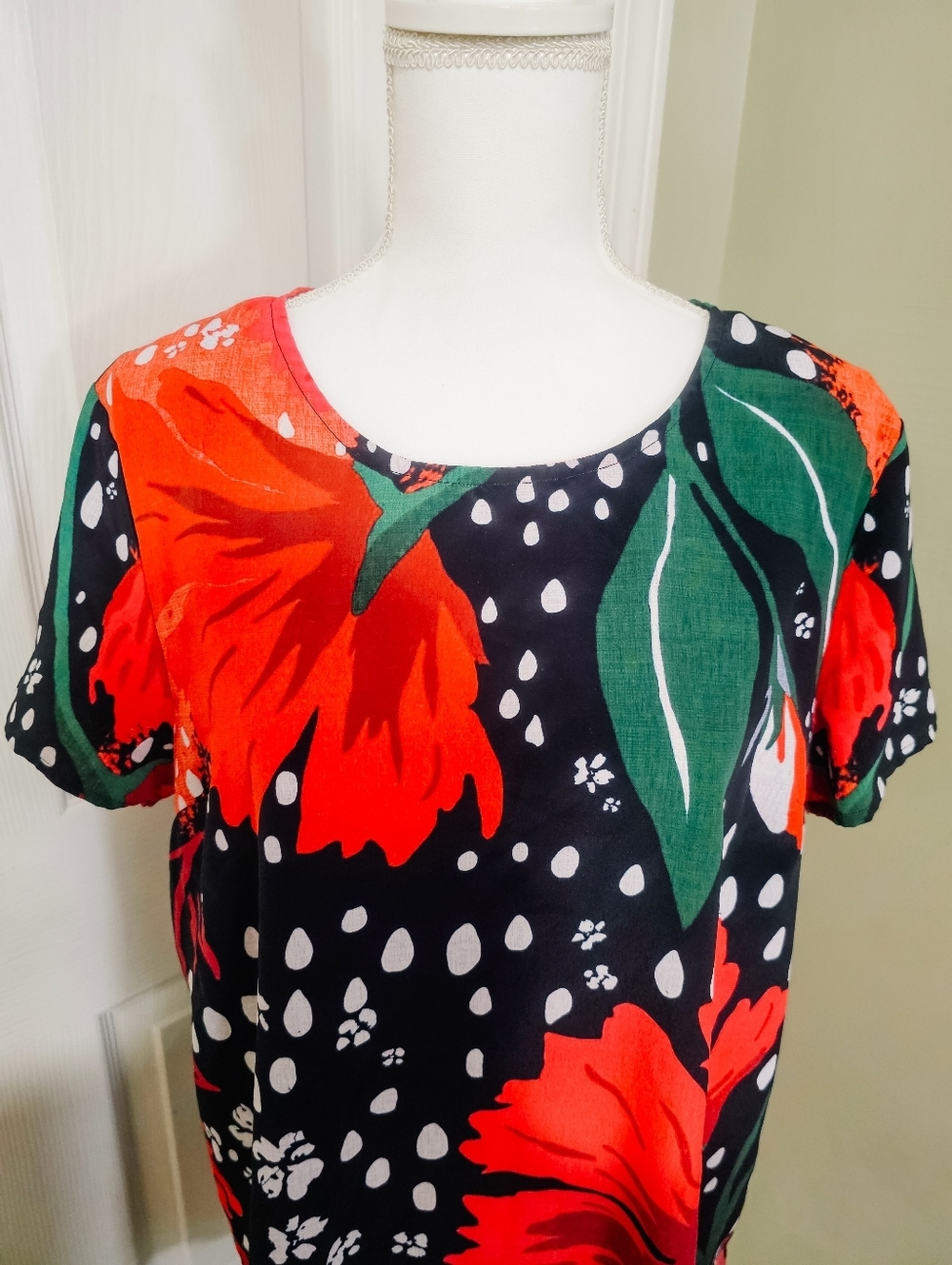 MINKPINK I’ll Be Around Tee Dress Floral Black Red Boxy A-Line Mini Lightweight - Picture 2 of 9